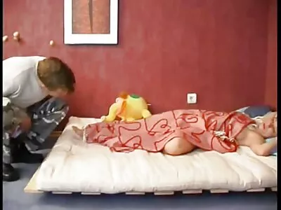 Creampie ដែលធ្វើឱ្យនាងមានផ្ទៃពោះ