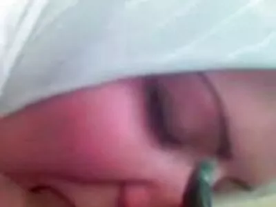 កំប្លែង brunette big tit babe dancing