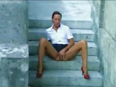 ច្របាច់លើខ្នងរបស់នាង
