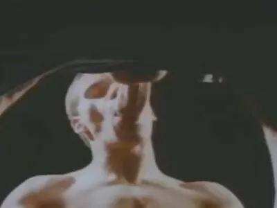 Fucking មិត្តស្រីដ៏ស្រស់ស្អាតជាមួយនឹងក្បាលដោះធម្មជាតិនៅលើ cam