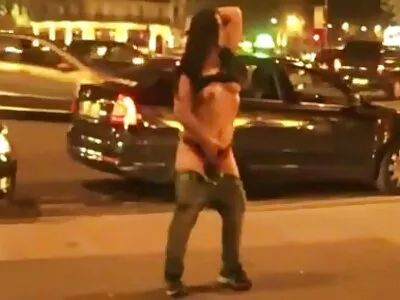 Blowjob ពីមិត្តរួមការងារនៅក្នុងបន្ទប់ខាងក្រោយ